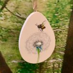 Gisela Graham Hanging Wooden Egg – Dandelion Seeded Head & Bee