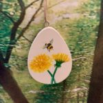 Gisela Graham Hanging Wooden Egg – Dandelion Yellow Flower & Bee
